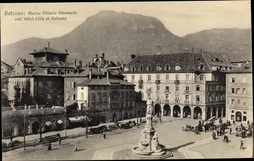 Ak Bozen Bolzano Südtirol, Ortsansicht, Piazzo Vittorio Emanuele coll' Hotel Citta di Bolzano