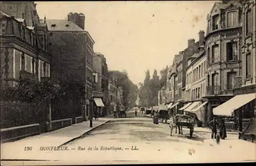 Ak Honfleur Calvados, Rue de la Republique