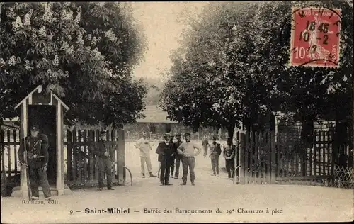 Ak Saint Mihiel Meuse, Entree des Baraquements du 29e Chasseurs a pied