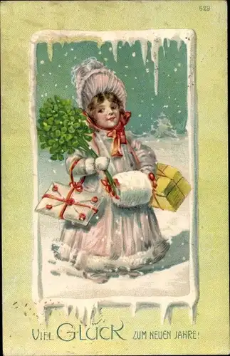 Präge Ak Glückwunsch Neujahr, Mädchen mit Geschenken, Klee