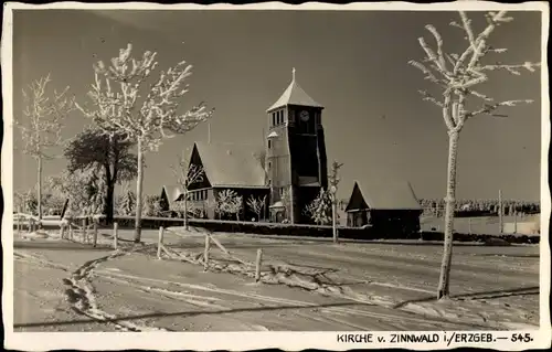 Foto Ak Zinnwald Georgenfeld Altenberg im Erzgebirge, Kirche im Winter