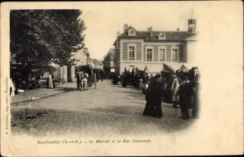 Ak Rambouillet Yvelines, Le Marche et la Rue Nationale