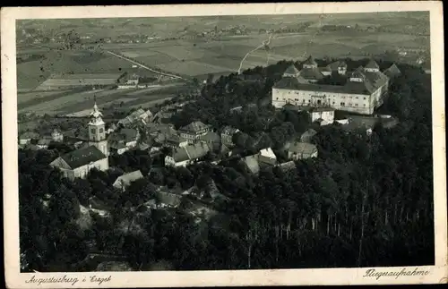 Ak Augustusburg im Erzgebirge, Panorama, Fliegeraufnahme
