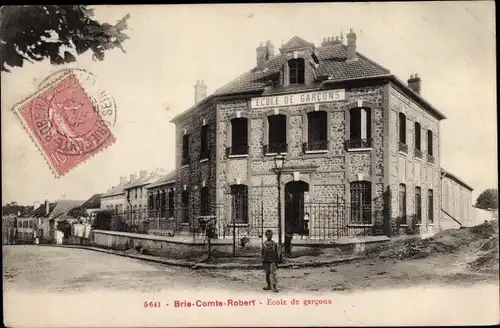 Ak Brie Comte Robert Seine et Marne. Ecole de garcons