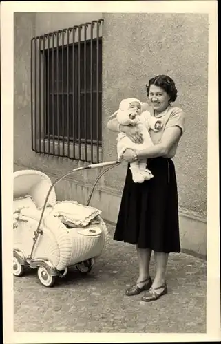 Foto Ak Mutter mit Kleinkind, Kinderwagen