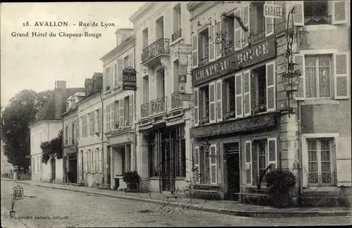 Ak Avallon Yonne, Rue de Lyon, Grand Hotel du Chapeau Rouge