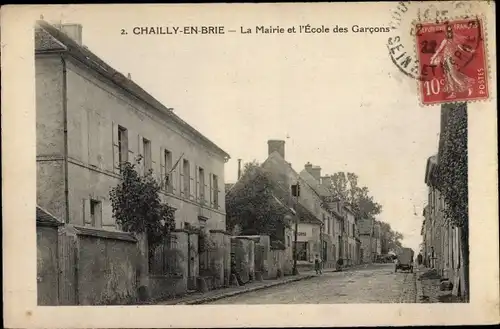 Ak Chailly Seine et Marne, La Mairie et l'Ecole des Garcons