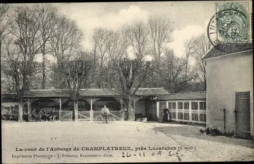 Ak Champlatreux Val d'Oise, La cour de l'Auberge