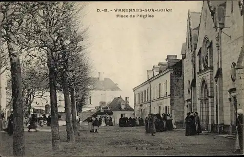 Ak Varennes sur Loire Maine et Loire, Place de l'Eglise