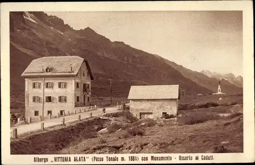 Ak Südtirol, Albergo Vittoria Alata con Monumento, Ossario al Caduti
