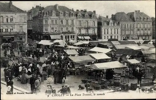 Ak Cholet Maine et Loire, La Place Travost, Le Samedi