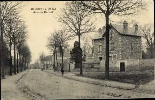 Ak Dourdan Essonne, Avenue Carnot
