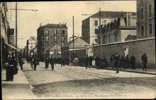 Ak Issy les Moulineaux Hauts de Seine, Sortie de la Manufacture des Tabacs