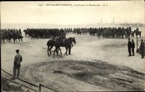 Ak Issy les Moulineaux Hauts de Seine, Champ de Manoeuvres