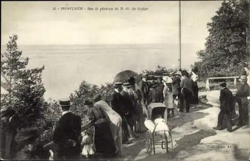 Ak Honfleur Calvados, Sur le plateau de N.-D. de Grace, Kinderwagen