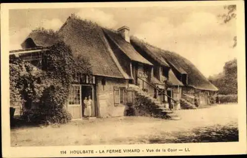 Ak Houlgate Calvados, La Ferme Vimard, Vue de la Cour