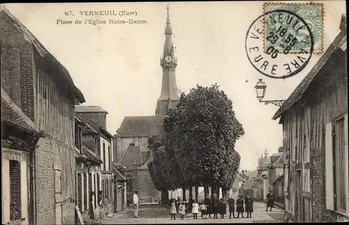 Ak Verneuil Eure, Place de l'Eglise Notre Dame, groupe des enfants