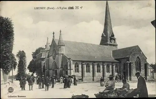 Ak Lieurey Eure, L'Eglise, vue générale, gens