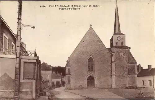 Ak Villedieu le Chateau Loir et Cher, Place de l'Eglise