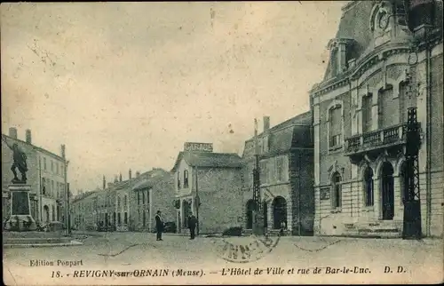 Ak Revigny sur Ornain Meuse, Hotel de Ville et rue de Bar le Duc