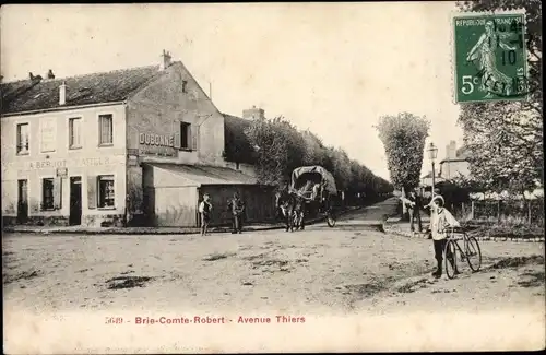 Ak Brie Comte Robert Seine et Marne, Avenue Thiers, Planwagen, Radfahrer