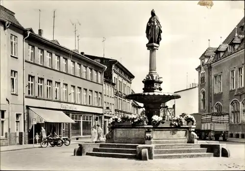 Ak Güstrow in Mecklenburg Vorpommern, Straße des Friedens