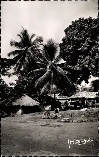 Ak Conakry Guinea, Un coin du quartier indigene