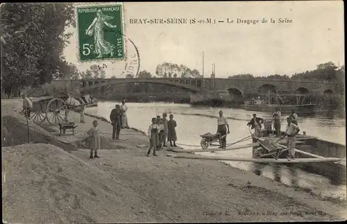 Ak Bray sur Seine Seine et Marne, Le Dragage de la Seine