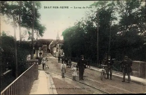 Ak Bray sur Seine Seine et Marne, La rue du Pont