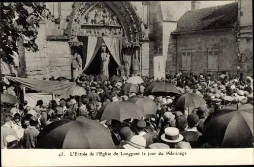 Ak Longpont Essonne, Entrée de l'Eglise le jour du Pelerinage