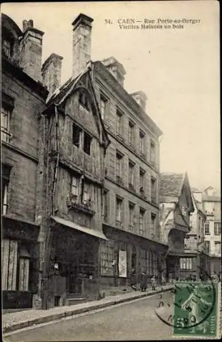 Ak Caen Calvados, Rue Porte au Berger Vieilles Maisons en bois