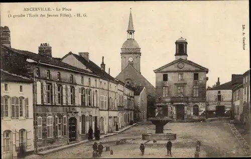 Ak Ancerville Meuse, La Place, A Gouche l'Ecole des Jeunes Filles