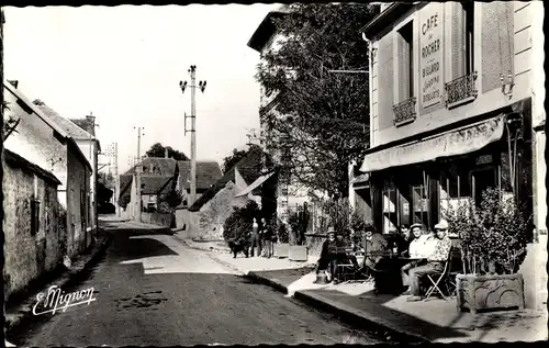 Ak Chaintreauville Seine et Marne, Rue de Chateau Landon, Café du Rocher