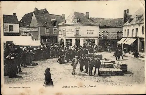 Ak Mondoubleau Loir et Cher, Le Marché, Marktplatz, Hotel, Librairie