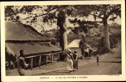 Ak Foumban Kamerun, rue des artisans, gens indigènes