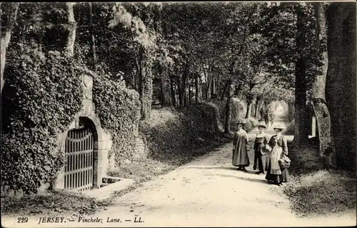 Ak Kanalinsel Jersey, Vinchelez Lane, three women with hats and baskets