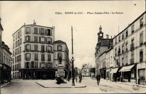 Ak Noisy-le-Sec Seine Saint Denis, Place Jeanne d'Arc, La Statue