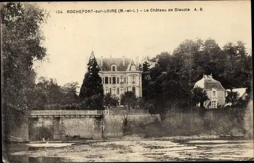 Ak Rochefort sur Loire Maine et Loire, Le Chateau de Dieuzie, Brücke