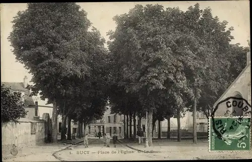 Ak Sucy en Brie Val de Marne, Place de l'Eglise