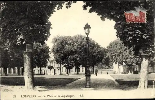 Ak Louviers Eure, La Place de la Republique