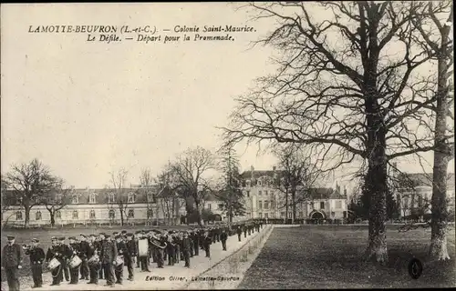 Ak Lamotte Beuvron Loir et Cher, Colonie Saint Maurice, le Defile, depart pour la Promenade