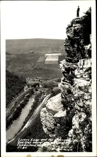 Ak Cumberland Maryland USA, Lover's Leap, Harrows, man standing at the slope