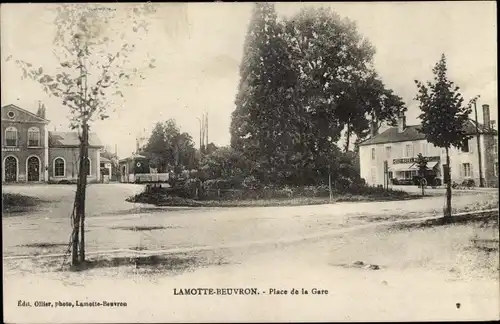 Ak Lamotte Beuvron Loir et Cher, Place de la Gare