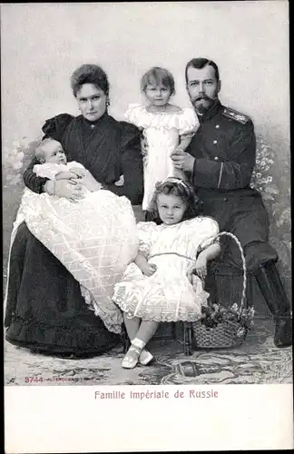 Ak Russische Zarenfamilie, Famille Imperiale de Russie, Zar Nikolaus II. von Russland, Zarin, Kinder