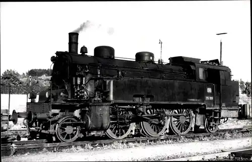 Foto Ak Villingen Schwenningen im Schwarzwald, Deutsche Eisenbahn, Dampflok, Tender 75, 1965