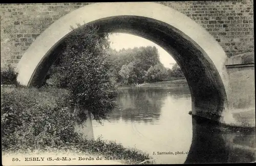 Ak Esbly Seine et Marne, bords de Marne, sous le pont