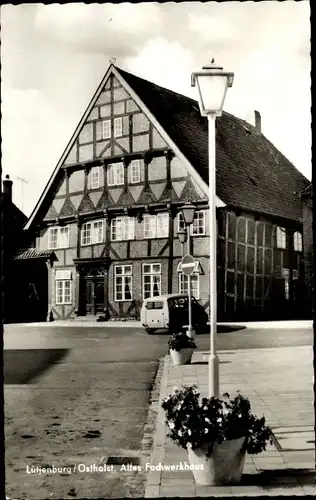 Ak Lütjenburg in Schleswig Holstein, Altes Fachwerkhaus