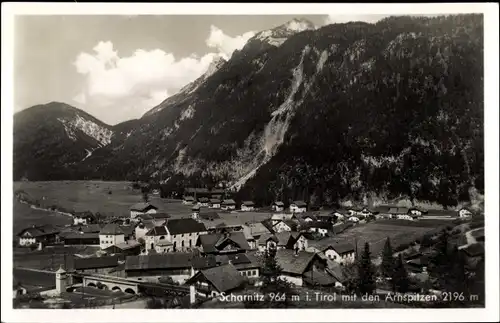 Ak Scharnitz in Tirol, Blick auf den Ort mit Arnspitzen