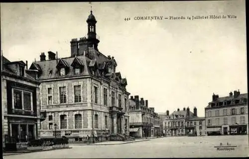 Ak Commentry Allier, Place du 14. Juillet et Hotel de Ville