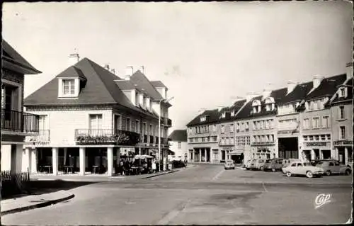 Ak Isigny sur Mer Calvados, La Place General de Gaulle et le Versailles